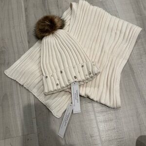 NWT VENUS Matching Pom Pom Hat and Scarf